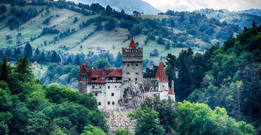 Three Castles in Transylvania Day Trip from Bucharest - Rasnov Fortress on the mountaintop: Teutonic Knights and a closure reality check