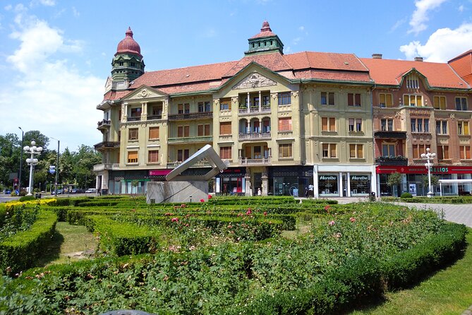 Timisoara Downtown Dream Tour - Stop 3 at Piața Sfântul Gheorghe: A Small Square Break