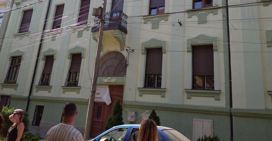 Timisoara Dream Tour in Elisabetin Neighborhood - Piața Sfânta Maria: 1989 started here, so look with context