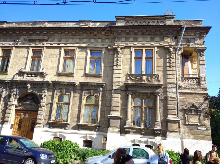 Timisoara Dream Tour in Elisabetin Neighborhood - Where the tour begins: Mocioni Square to your first story beat