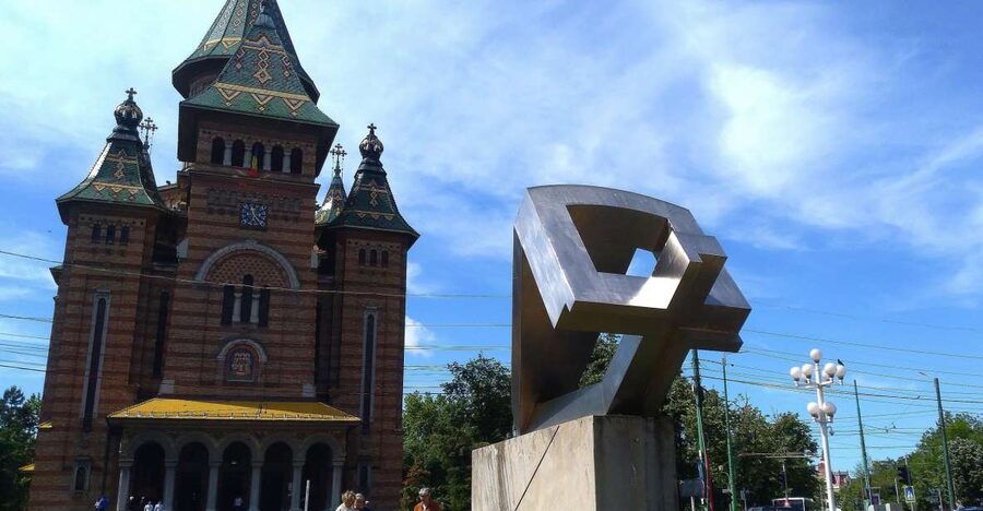 Timisoara: Grand Communism Tour - Meeting at the Orthodox Cathedral, then moving like a pro