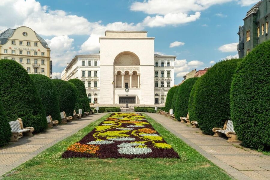 Timișoara Highlights - Walking Tour - Union Square to the Synagogue, Seeing the City’s Mixed Stories