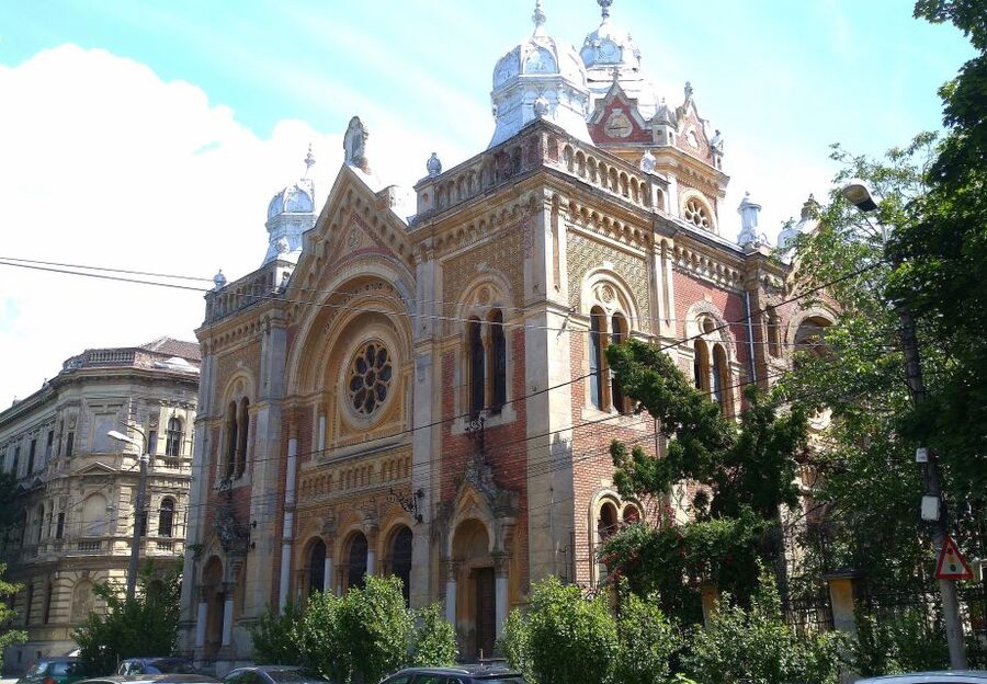 Timisoara: Jewish Heritage Walking Tour - The Moorish Synagogue stop: architecture explained like a real guide should