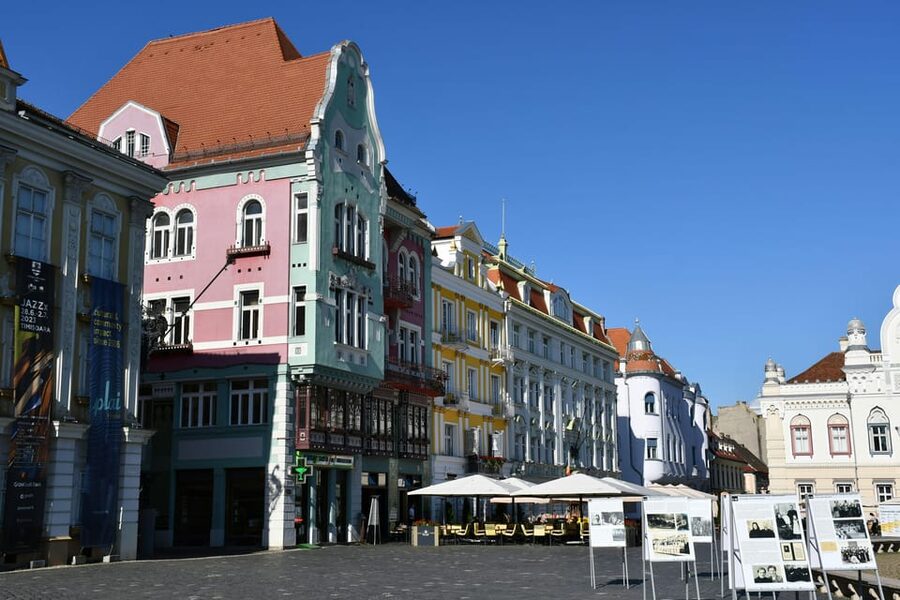 Timisoara: Private Walking Tour with a Local Guide - Languages and Guide Style, Including What Past Guests Noted