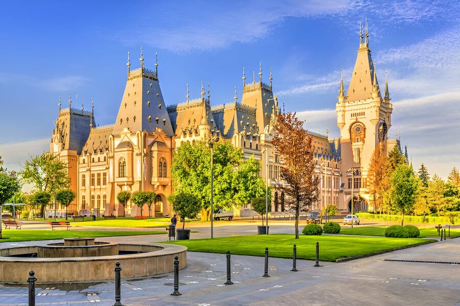 Tour guide in Iasi, Romania - Starting in Piata Unirii, right where the city’s story begins