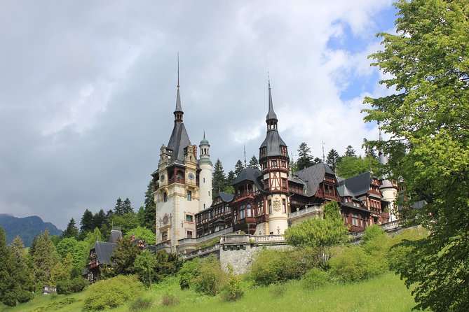 Tour of the 3 Castles: Bran, Rasnov and Peles in Spanish (native Spanish guide). - Private 7-hour castles tour: why the pace feels worth it