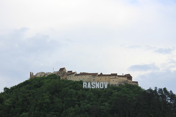 Tour of the 3 Castles: Bran, Rasnov and Peles in Spanish (native Spanish guide). - Stop 2: Rasnov Citadel, hilltop views over Bucegi and Piatra Craiului