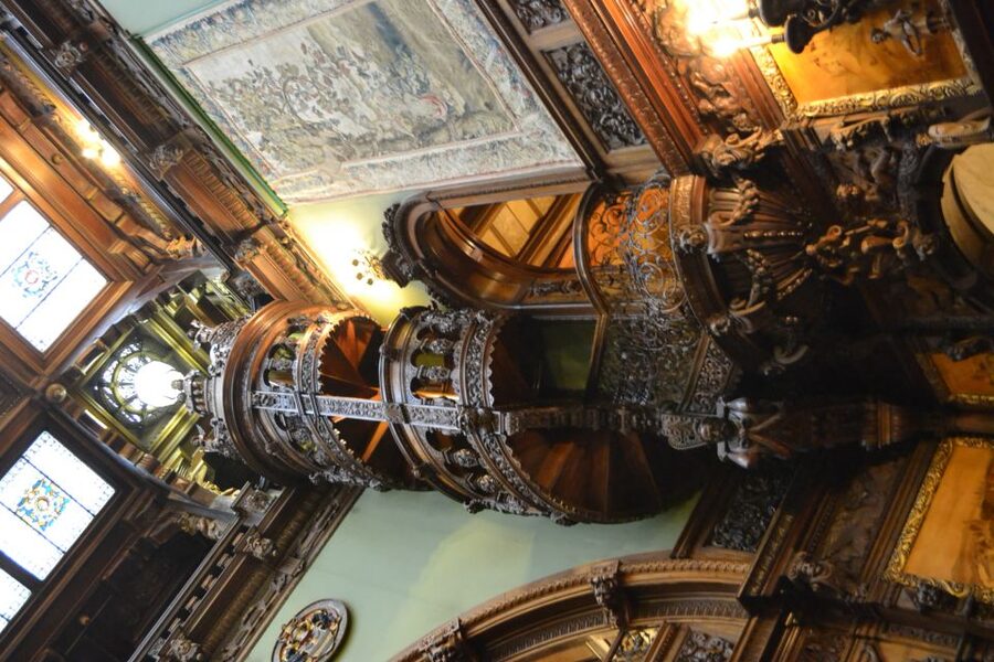 Transylvania: Cultural Full-Day Trip by Minivan - Bran Castle and the Dracula connection you can frame properly