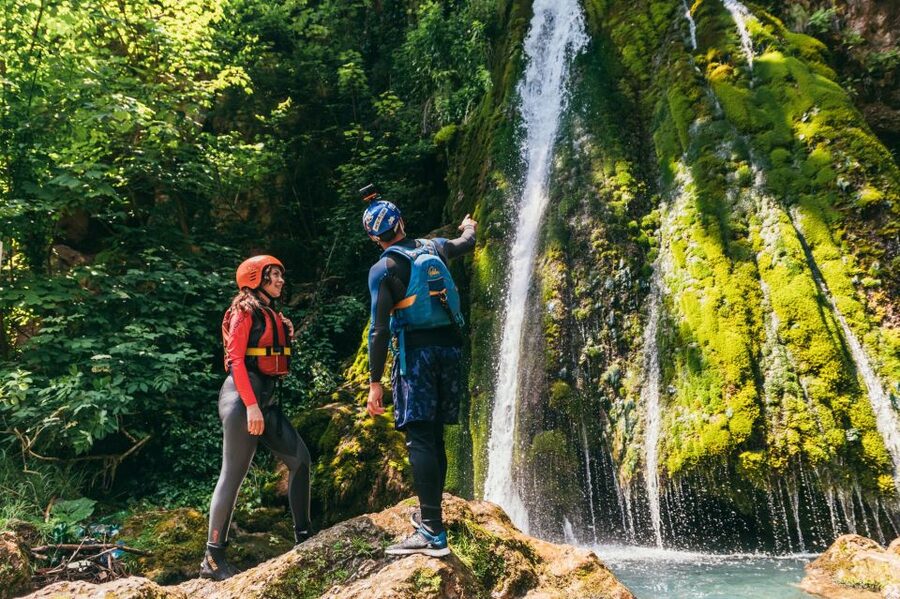 Vadu Crisului: Rafting or Kayaking trip on Crisul Repede - 105 minutes of guided paddling, rafts and kayaks on Crisul Repede