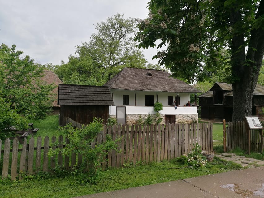 Village Museum Bucharest Guided Tour - Weather and Schedule Swaps: When the Village Museum Changes